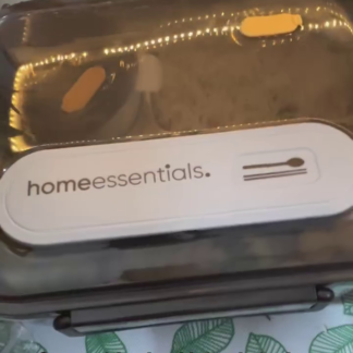 Insulated stainless steel bento box with compartments