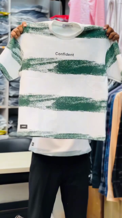Oversized cotton T-shirt graphic detail