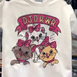 White Cat Print Graphic T-Shirt, Round Neck